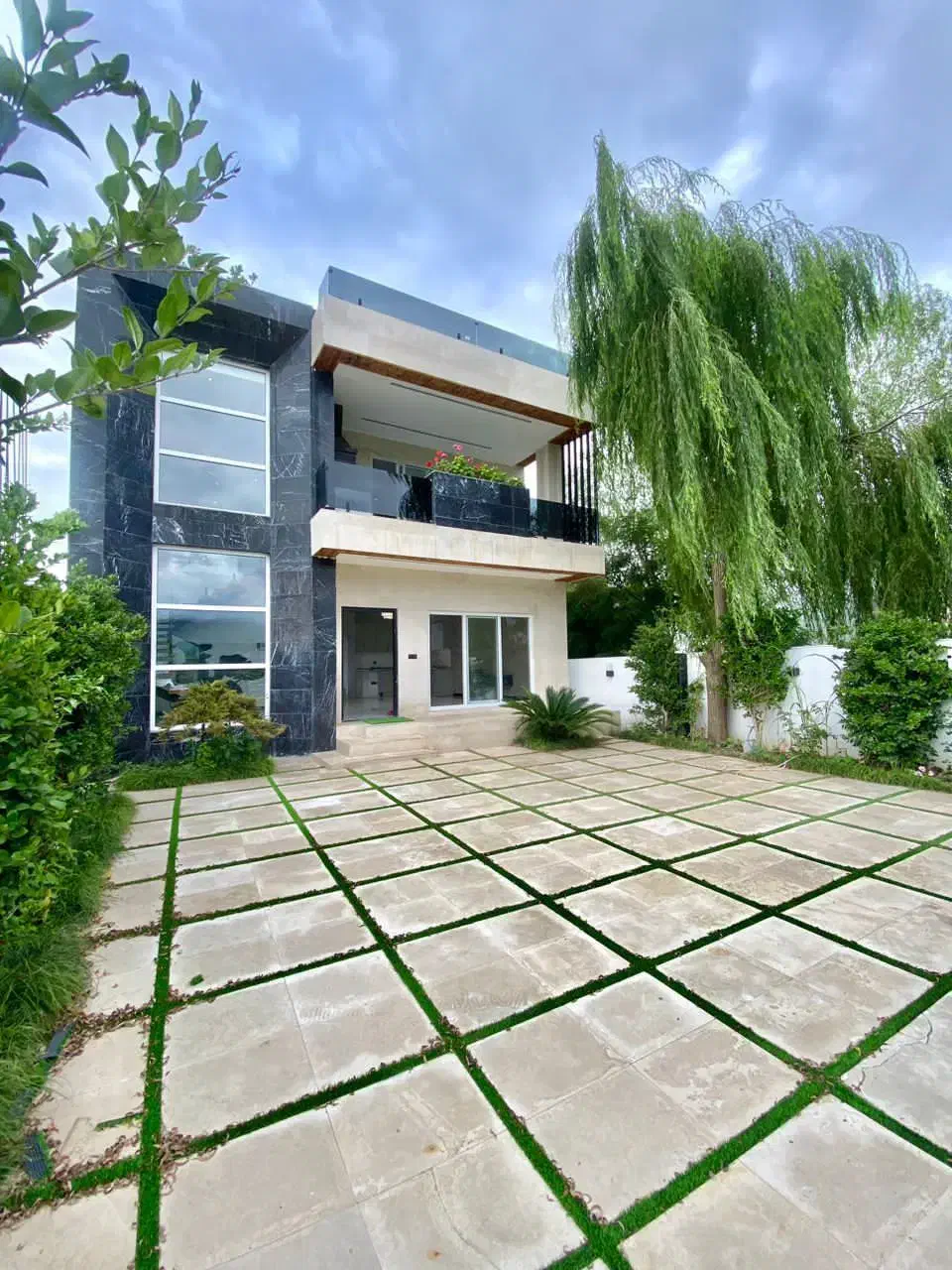 ویلا ۳۰۰متری دوبلکس با استخرداخلی سنددار|فروش خانه و ویلا|نکا, |دیوار