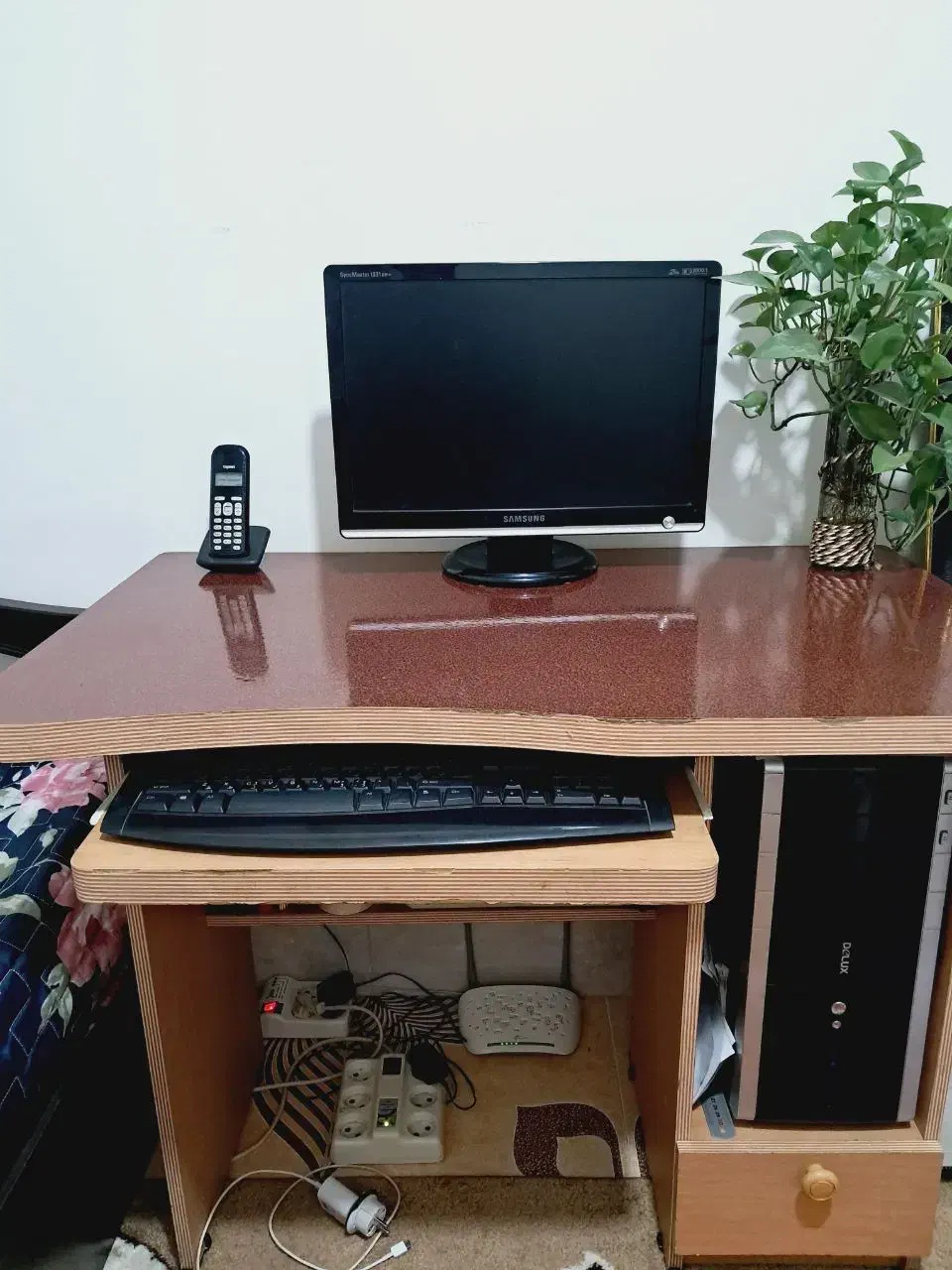 میز کامپوتر *مانیتور|میز تحریر و کامپیوتر|تویسرکان, |دیوار