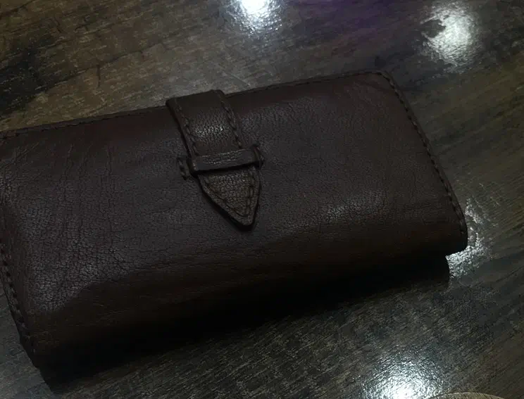 کیف مدارک گمشده|اشیا|شوشتر, |دیوار