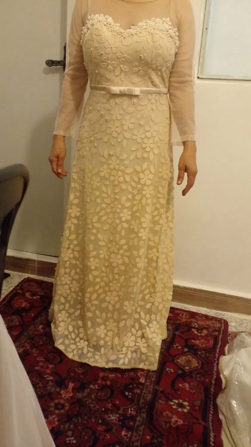 لباس مجلسی|لباس|اقبالیه, |دیوار