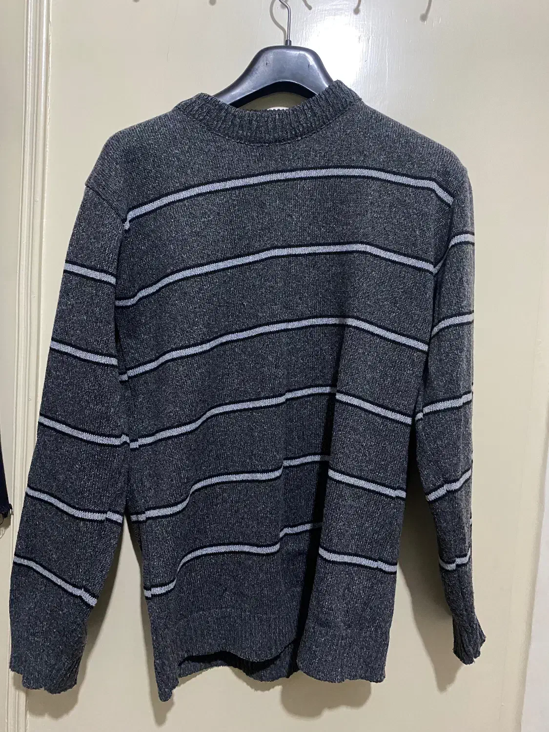 بافت طوسی|لباس|تهران, بهمن یار|دیوار