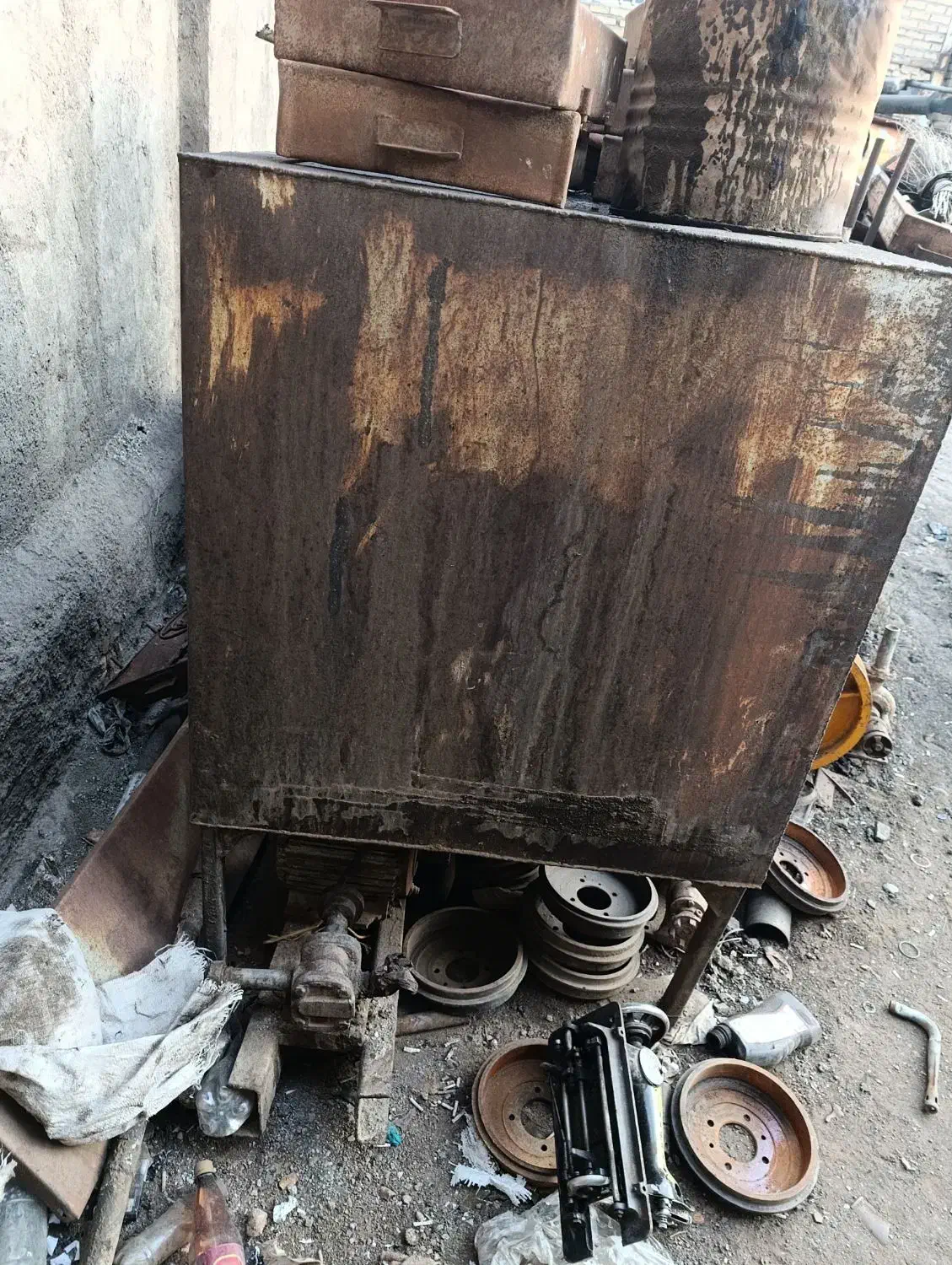 منبع 1000لیتری فلزی|حراج|سبزوار, شهرک صنعتی خاوران|دیوار