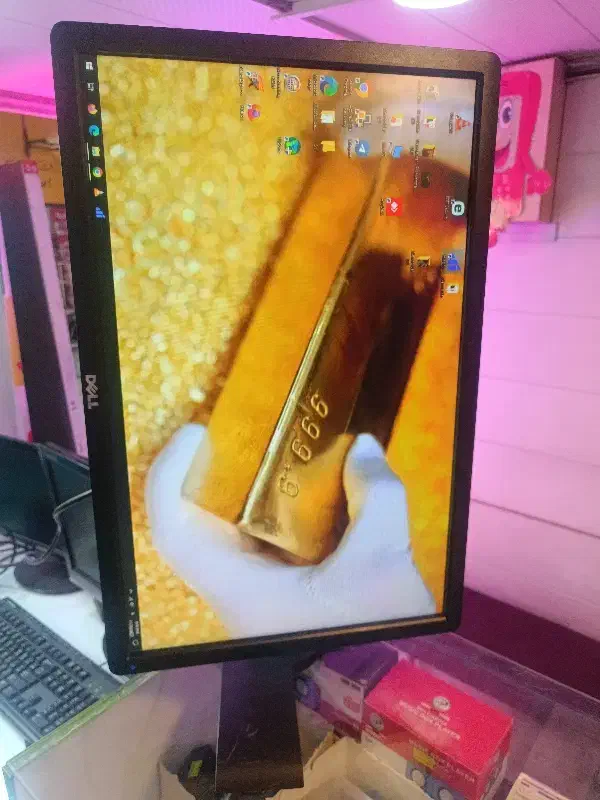 مانیتور 22 اینچ دل DELL و 22|قطعات و لوازم جانبی رایانه|شیراز, راهنمایی|دیوار