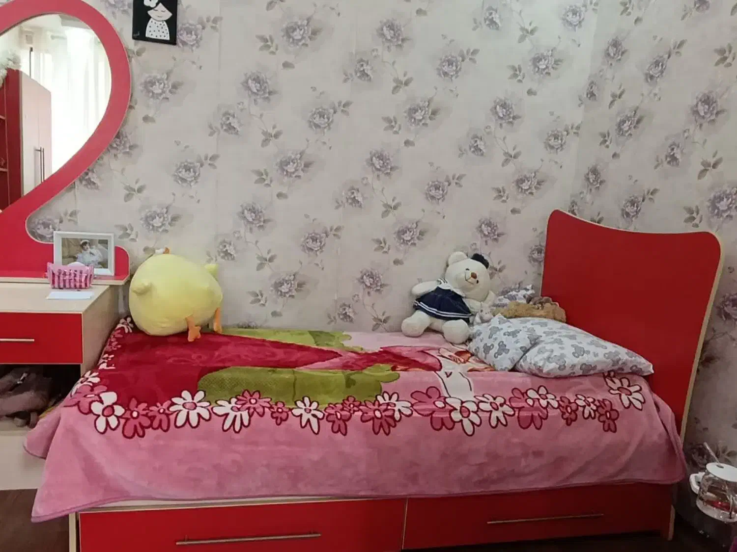 تخت و کمد و میز آرایش کودک|تخت و سرویس خواب|آستانه اشرفیه, |دیوار