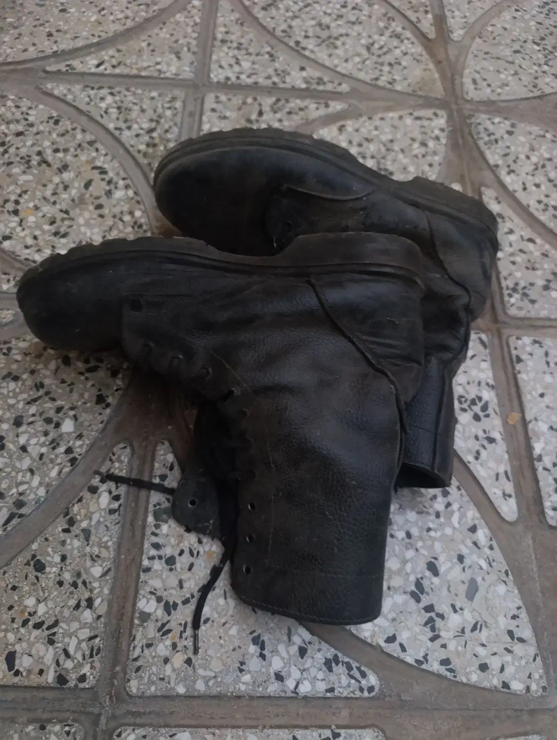 پوتین سالم|کیف، کفش، کمربند|بروجرد, |دیوار