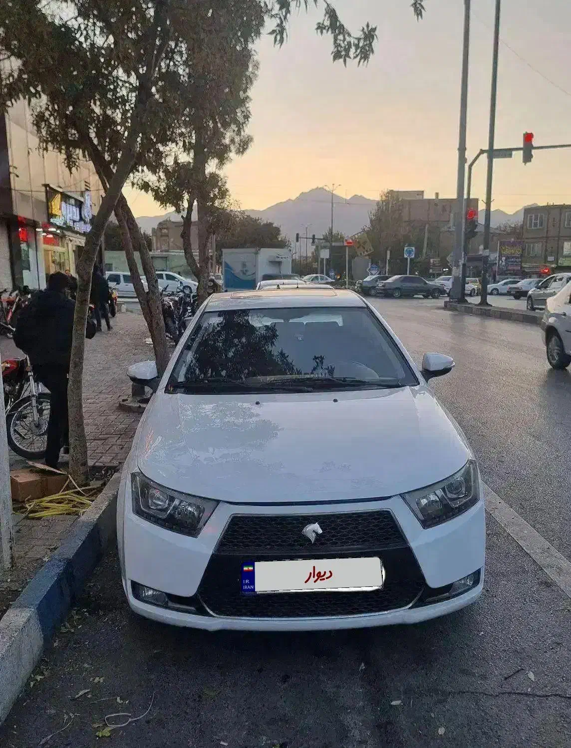 دنا پلاس ۹۸ با سانروف فول کامل|خودرو سواری و وانت|همدان, |دیوار