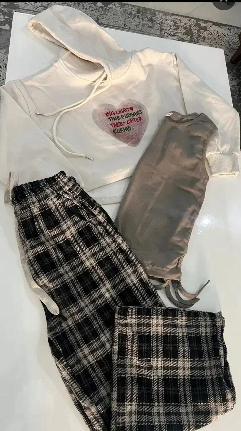 لباس سه تیکه خارجی دخترانه خیلی باکیفیت.|لباس|اندیشه, اندیشه فاز ۳|دیوار