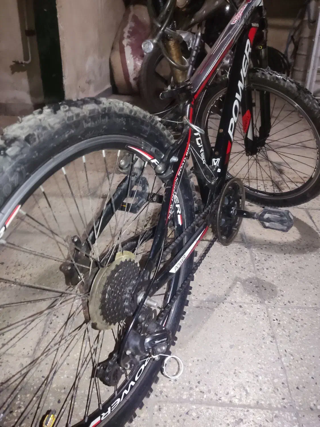 دوچرخه|دوچرخه، اسکیت، اسکوتر|ری, شهادت|دیوار