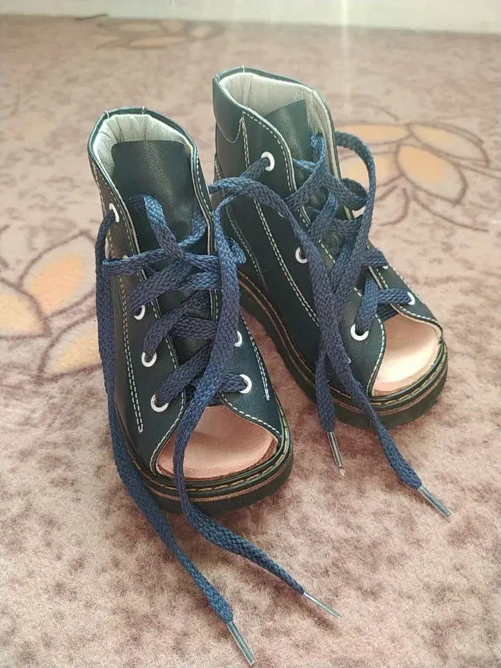 کفش طبی کودک|کفش و لباس بچه|ری, سرتخت|دیوار