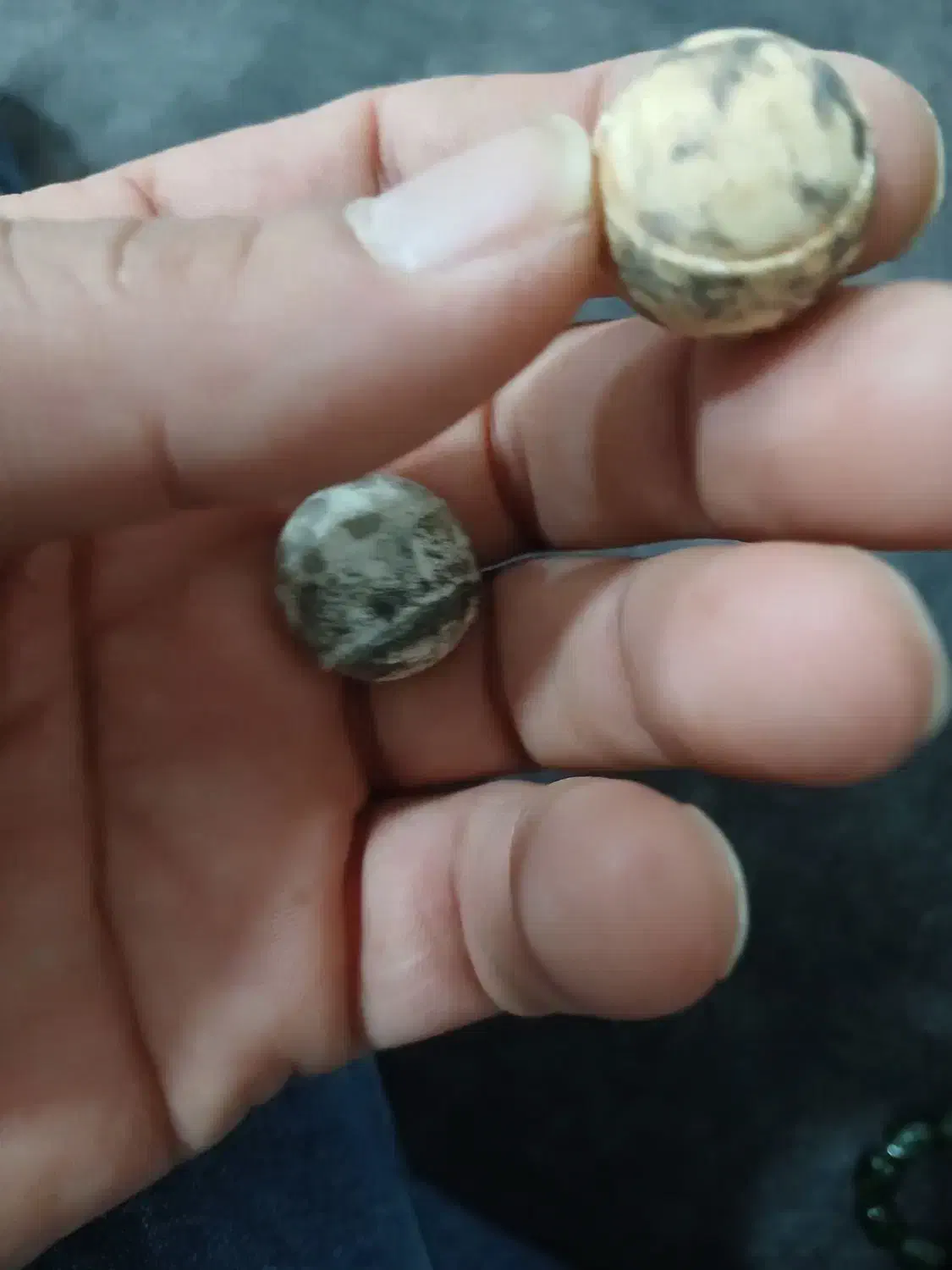 سنگ آسیاب خیلی قدیمی|کلکسیون اشیاء عتیقه|اهواز, کوی طلاب|دیوار