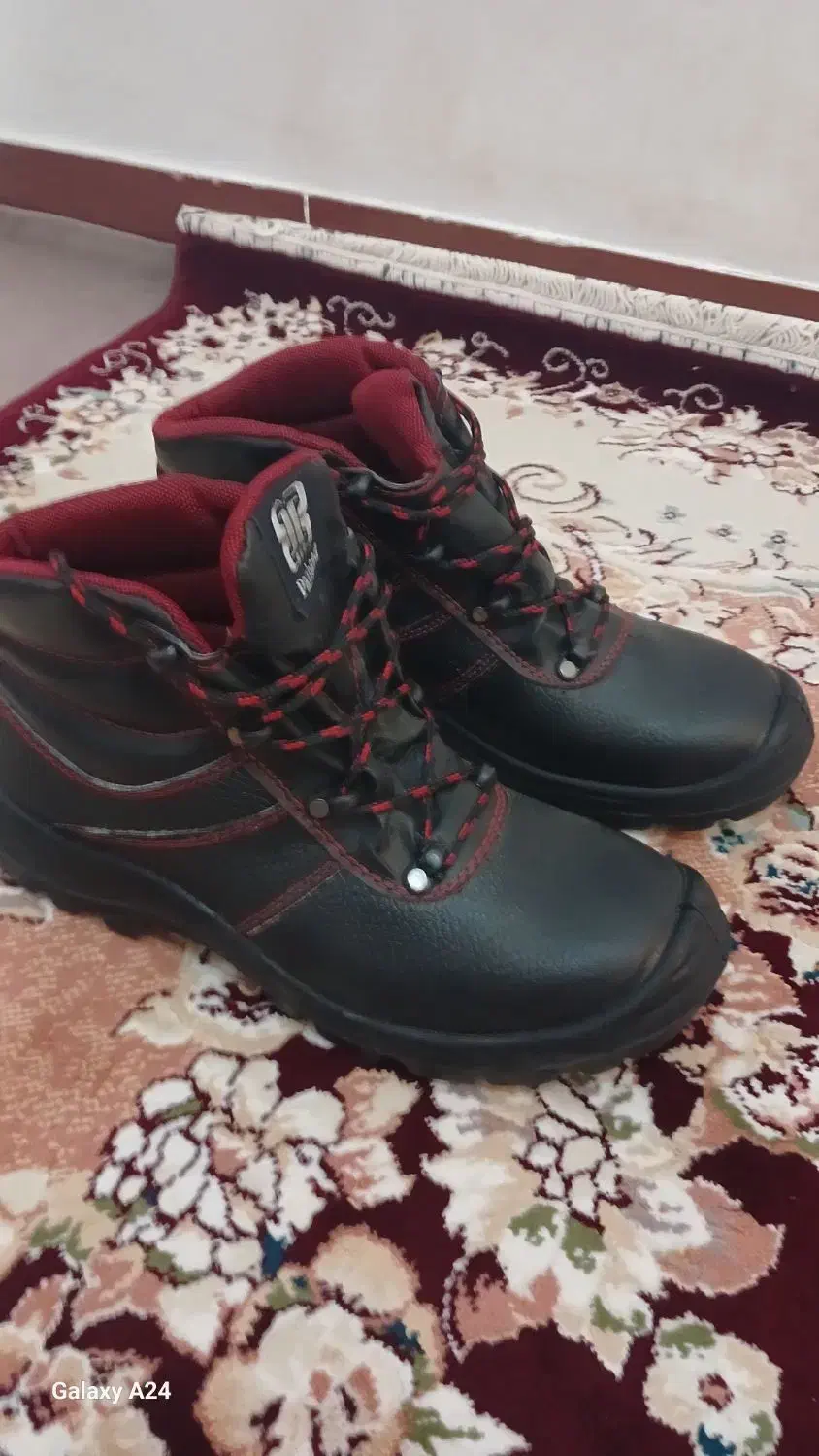 فروش پوتین ایمنی|کیف، کفش، کمربند|نقده, |دیوار