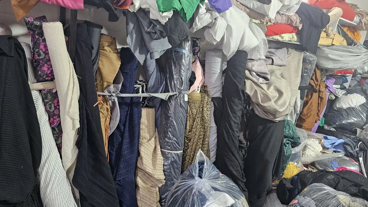 پارچه مانتویی و شومیزی عمده کیلویی|لباس|نسیمشهر, |دیوار