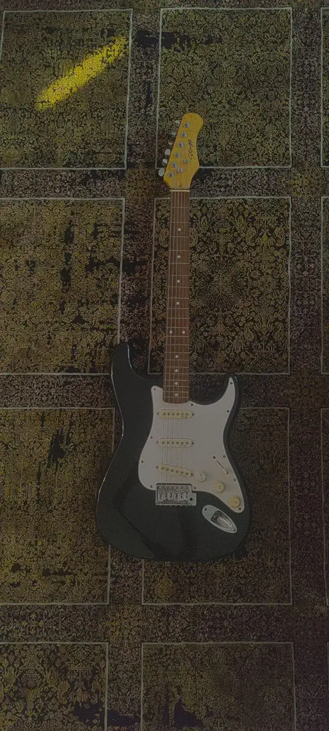 گیتار الکتریک stagg|گیتار، بیس، امپلیفایر|تهران, فلسطین (میدان انقلاب)|دیوار