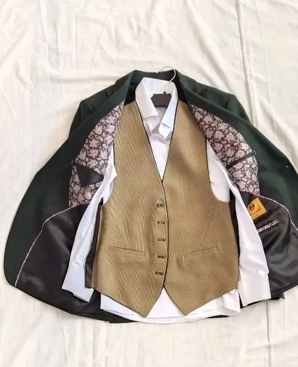 کت شلوار سبز|لباس|یزد, |دیوار