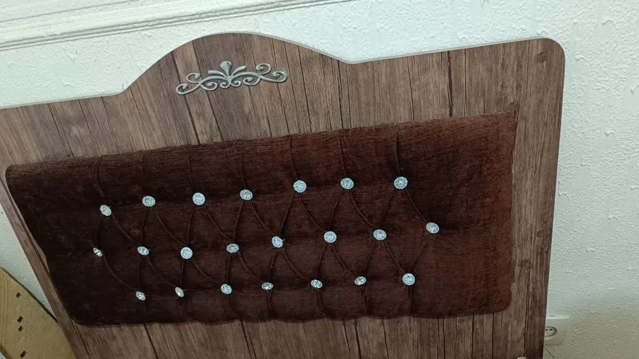 تخت۲در۹۰همراه پاتختی|تخت و سرویس خواب|شاهین‌شهر, مخابرات (شهید بهشتی)|دیوار