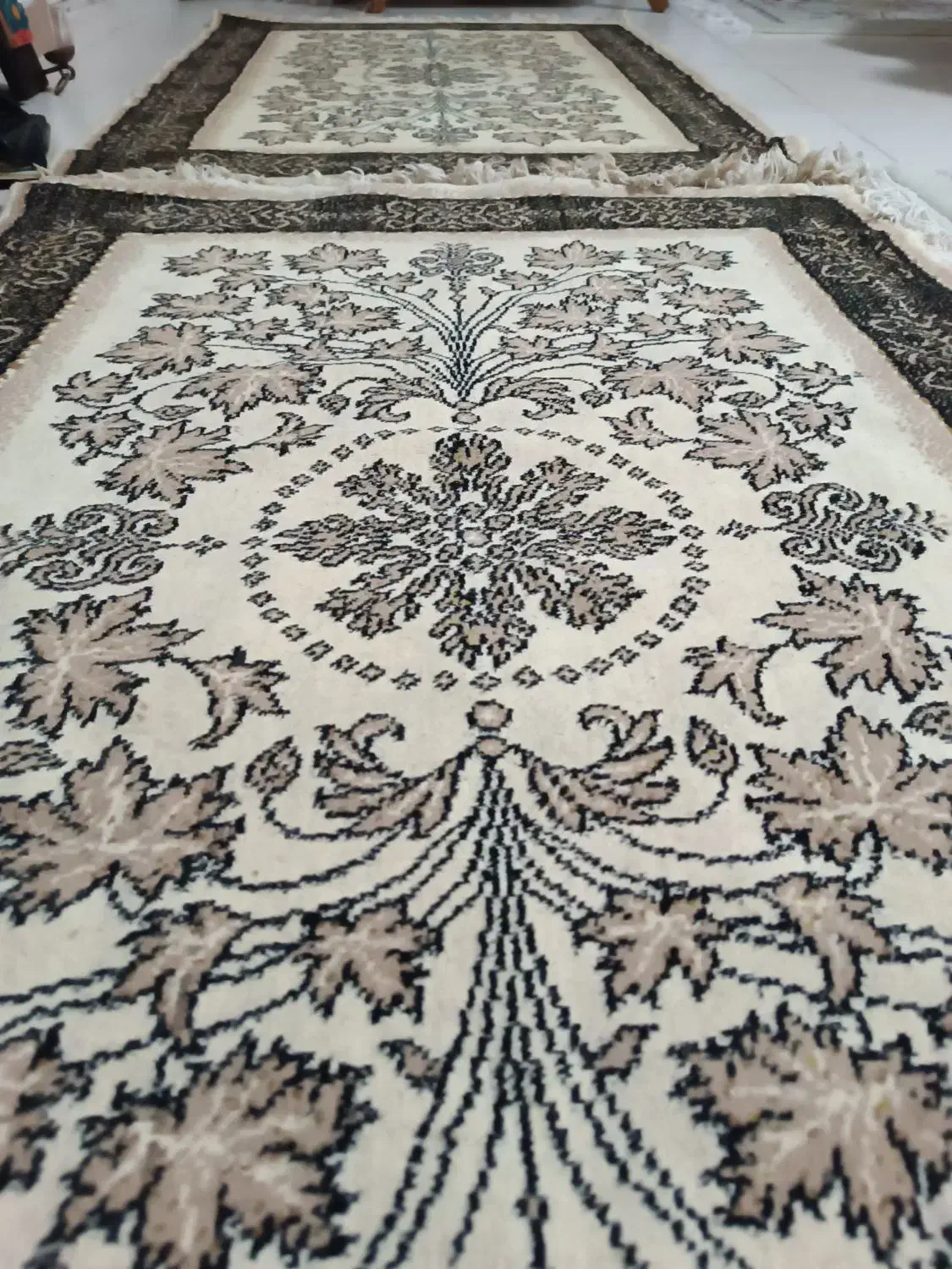 دو عدد فرش یک در یک نیم|فرش|قائم‌شهر, |دیوار