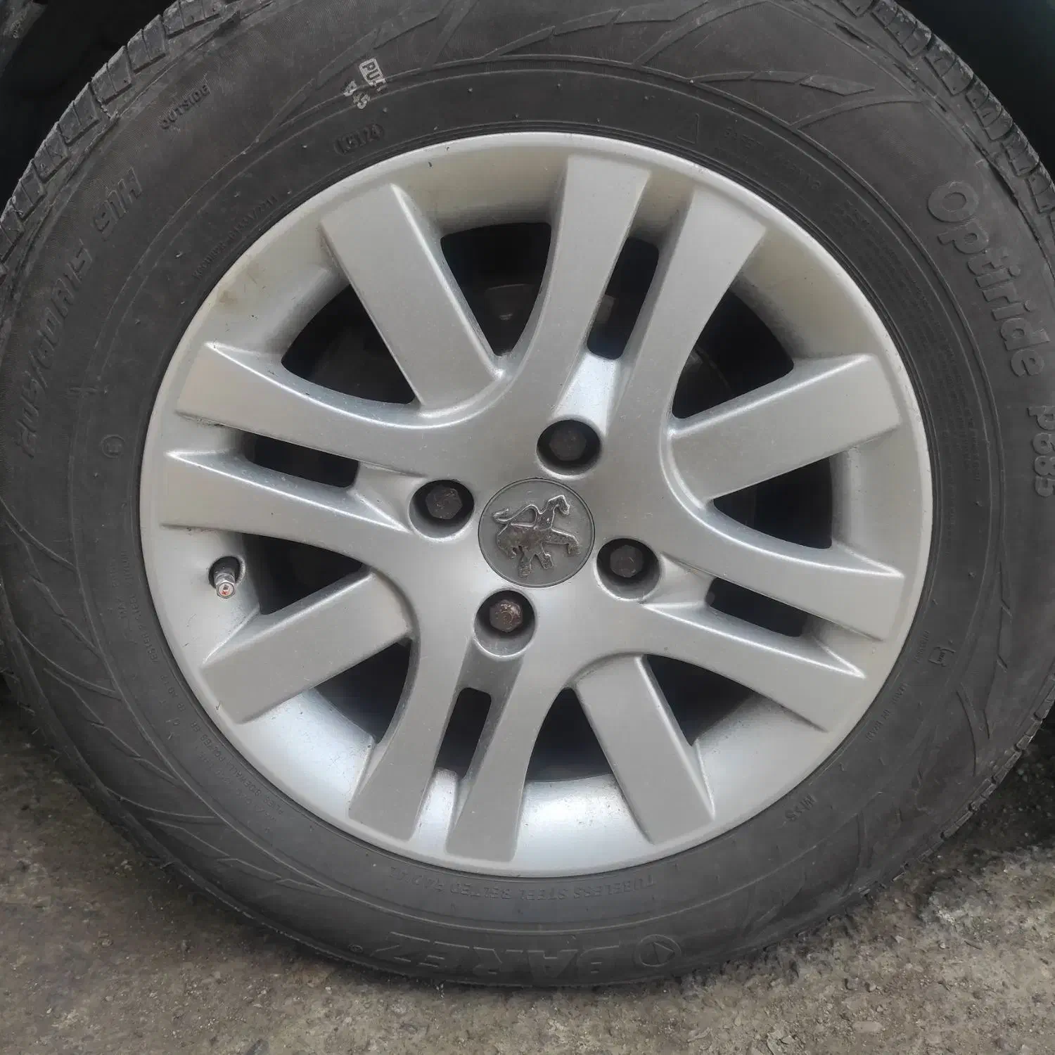 رینگ و لاستیک صلیبی|قطعات یدکی و لوازم جانبی|آستانه اشرفیه, |دیوار