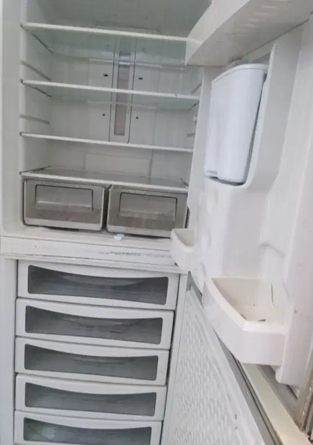 یک دستگاه یخچال فریزر برند الکترواستیل|یخچال و فریزر|رشت, نخودچر|دیوار