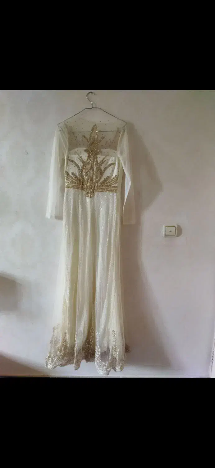 لباس‌مجلسی|لباس|میانه, |دیوار