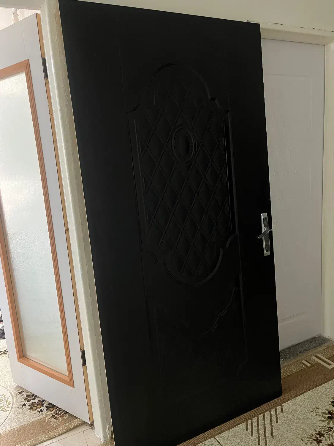 در ورودی با قفل و دستگیره|مصالح و تجهیزات ساختمان|رشت, دروازه لاکان|دیوار