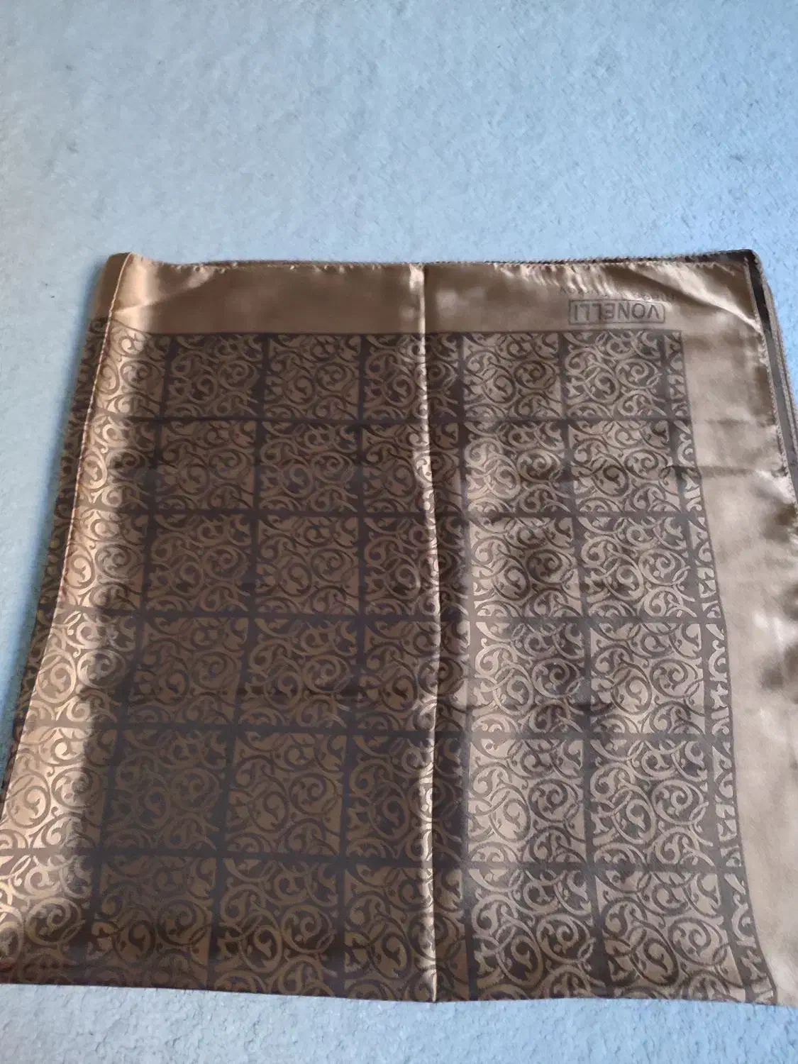 روسری|لباس|پرند, فاز ۳|دیوار