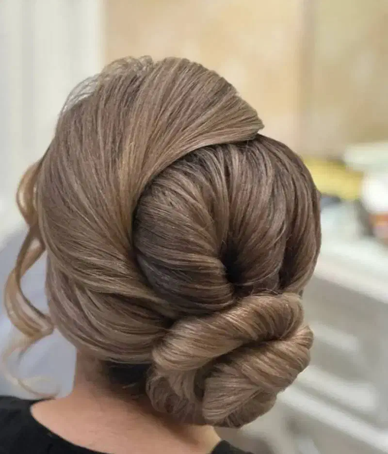 شنیون و بافت|خدمات آرایشگری و زیبایی|خوی, |دیوار