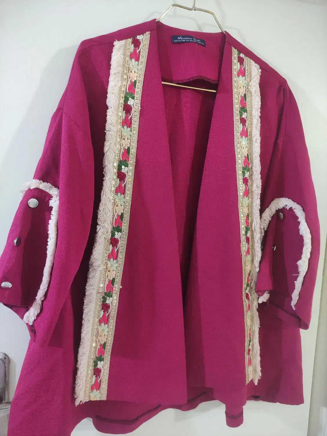 مانتو مزونی|لباس|کرج, اصفهانی‌ها|دیوار