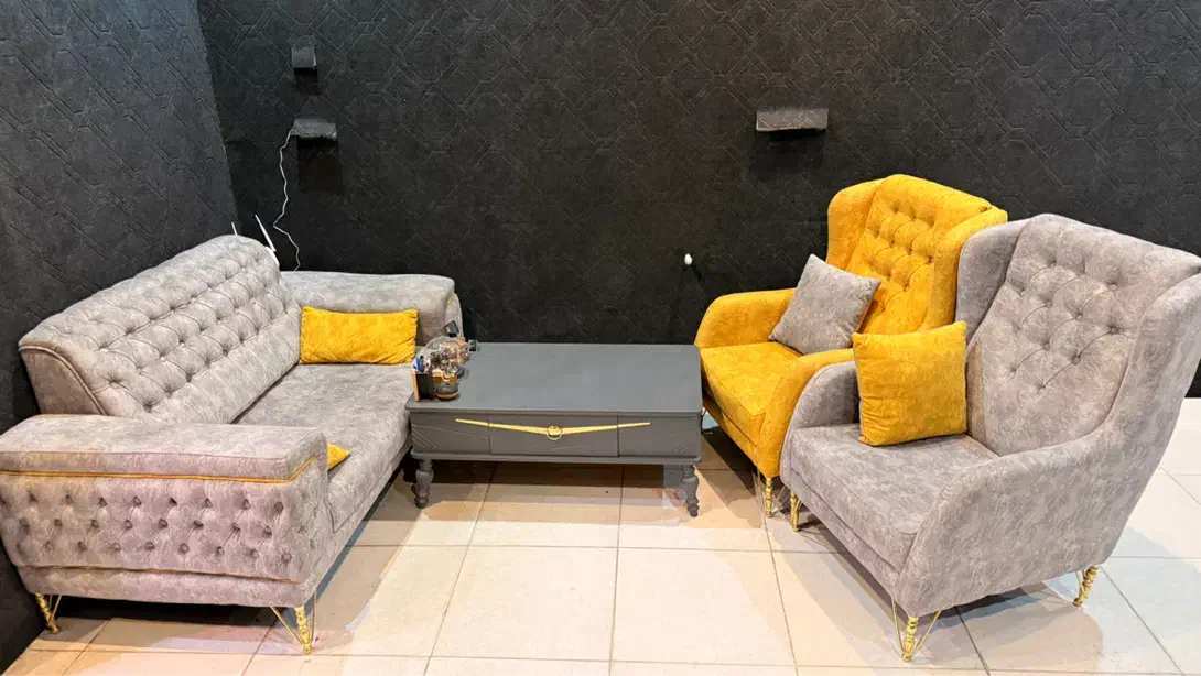 مبل و میز و صندلی و پرده در حد نو|دفتر کار|یزد, |دیوار