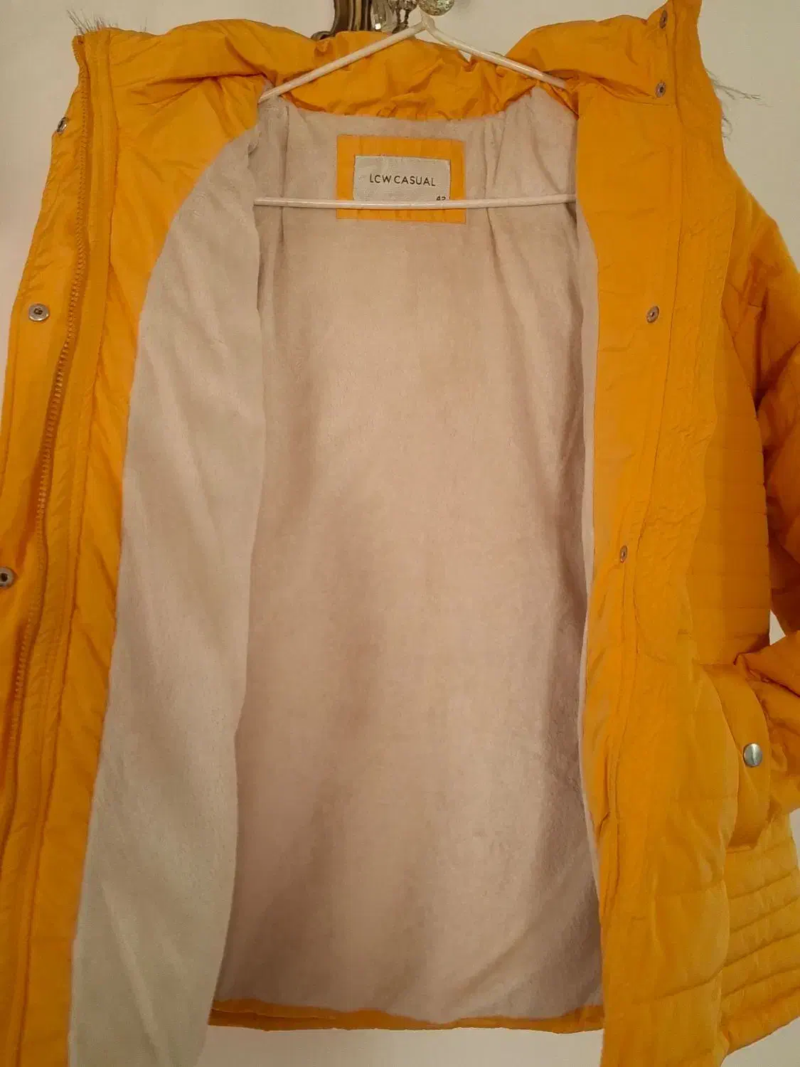 کاپشن خارجی|لباس|چالوس, |دیوار