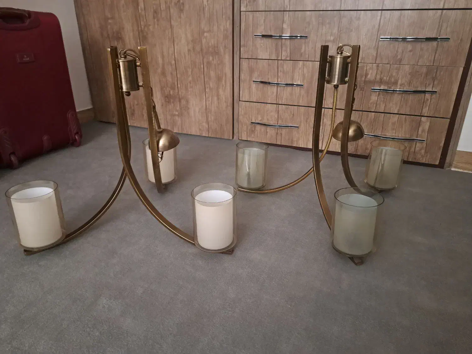 لوستر.صحنه|لوستر و چراغ آویز|صحنه, |دیوار