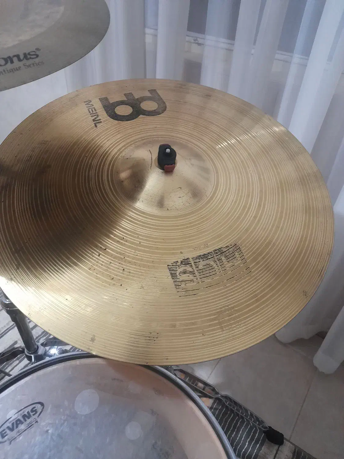 سنج کرش و راید ماینل|درام و پرکاشن|ری, علایین|دیوار