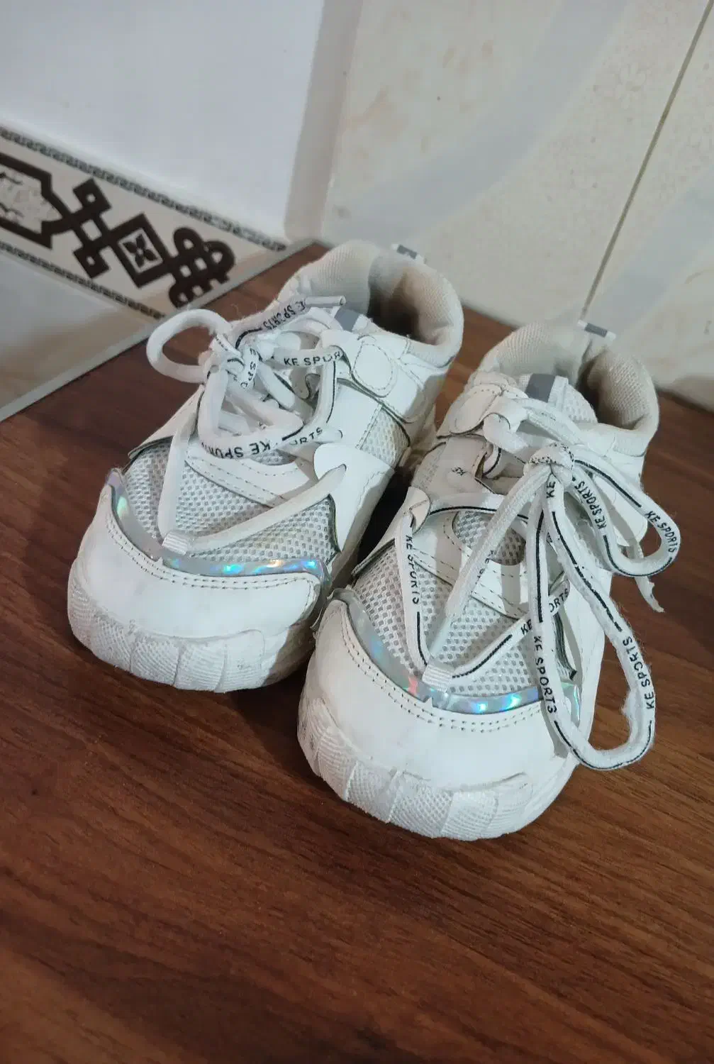 کتونی رنگ سفید سایز 30|کفش و لباس بچه|اراک, |دیوار