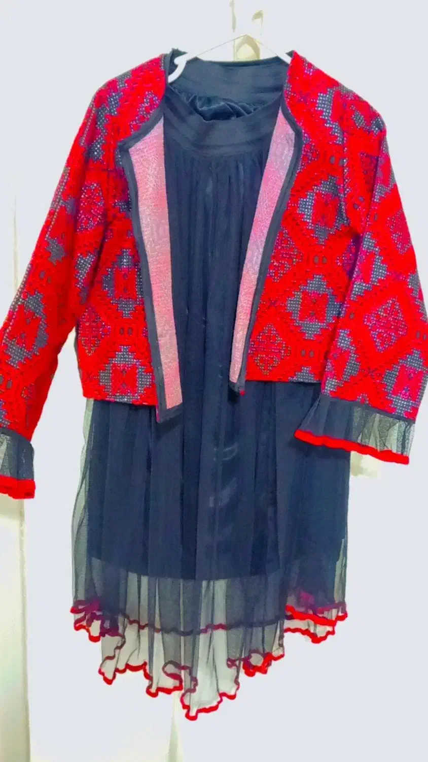 کت و دامن|لباس|دورود, |دیوار