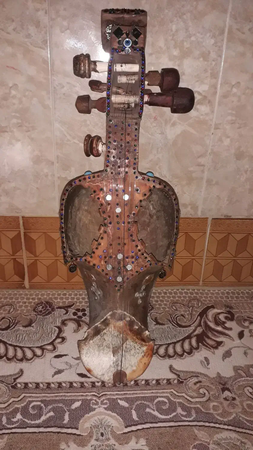 سروز بلوچی مجلسی|سازهای سنتی|خاش, |دیوار