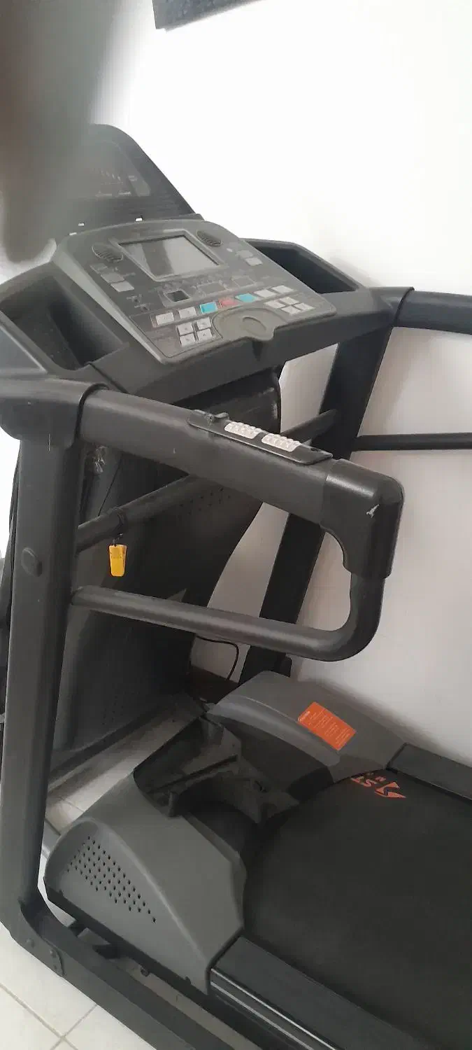 سلام یک عددصندلی ماساژ وتردمیل|تجهیزات ورزشی|اصفهان, بهارستان|دیوار