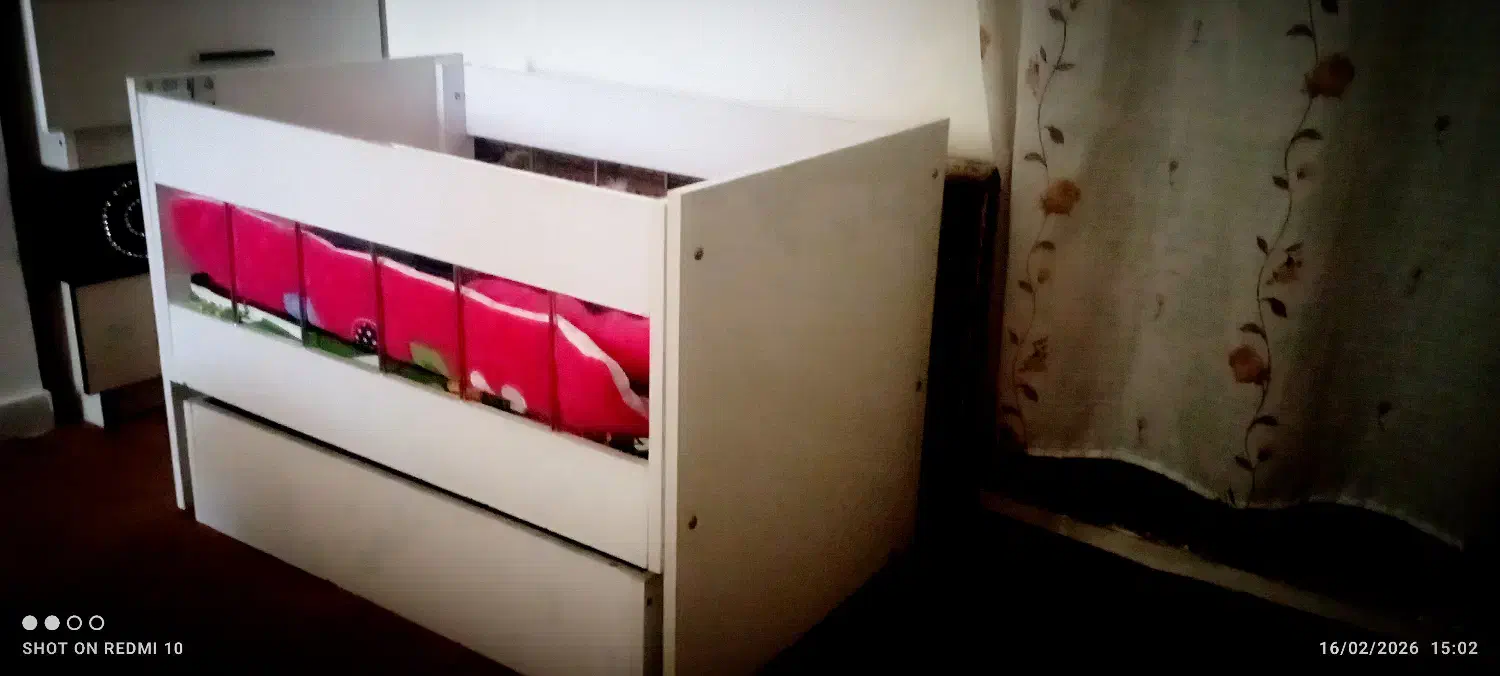 گهواره|تخت و صندلی بچه|صائین قلعه, |دیوار