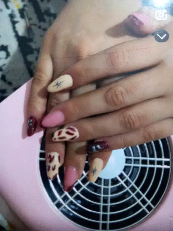 کاشت ناخن|خدمات آرایشگری و زیبایی|قم, انصار‌الحسین|دیوار