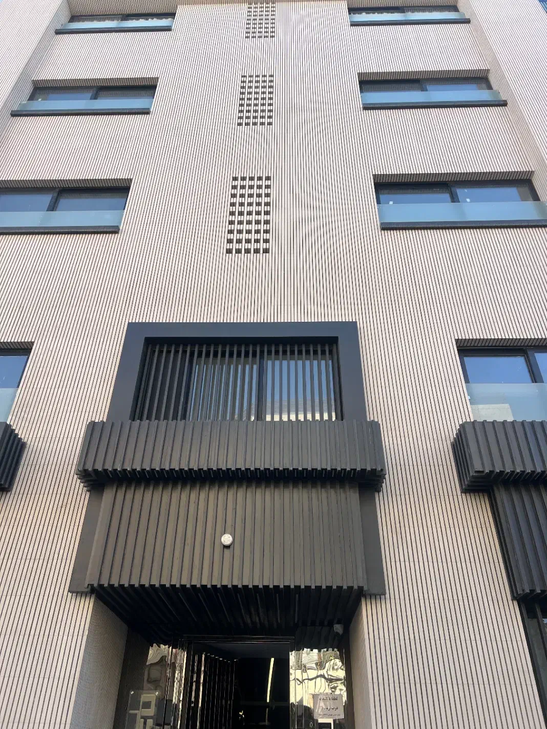 فروش آپارتمان بر خیابان نظر غربی ۲۰۰ متر|فروش آپارتمان|اصفهان, خلجا|دیوار