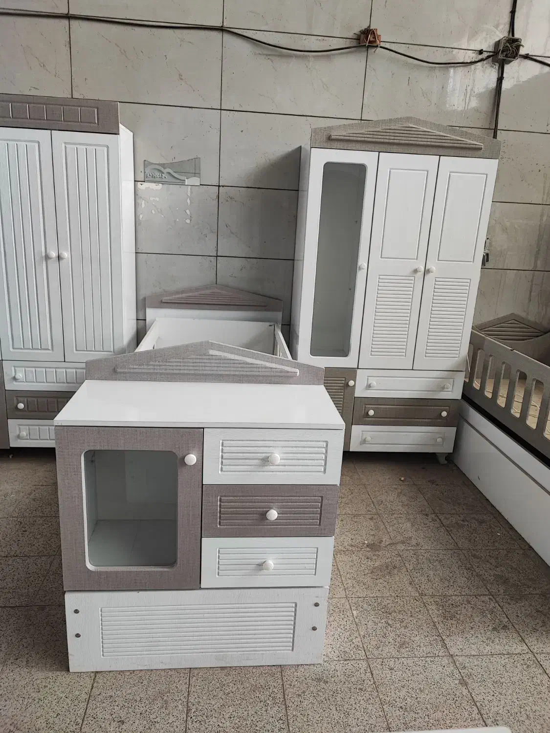 سرویس سیسمونی کمد عرض ۱۰۰ و تخت نوزاد نوجوان|تخت و صندلی بچه|مشهد, توس (بلوار توس)|دیوار