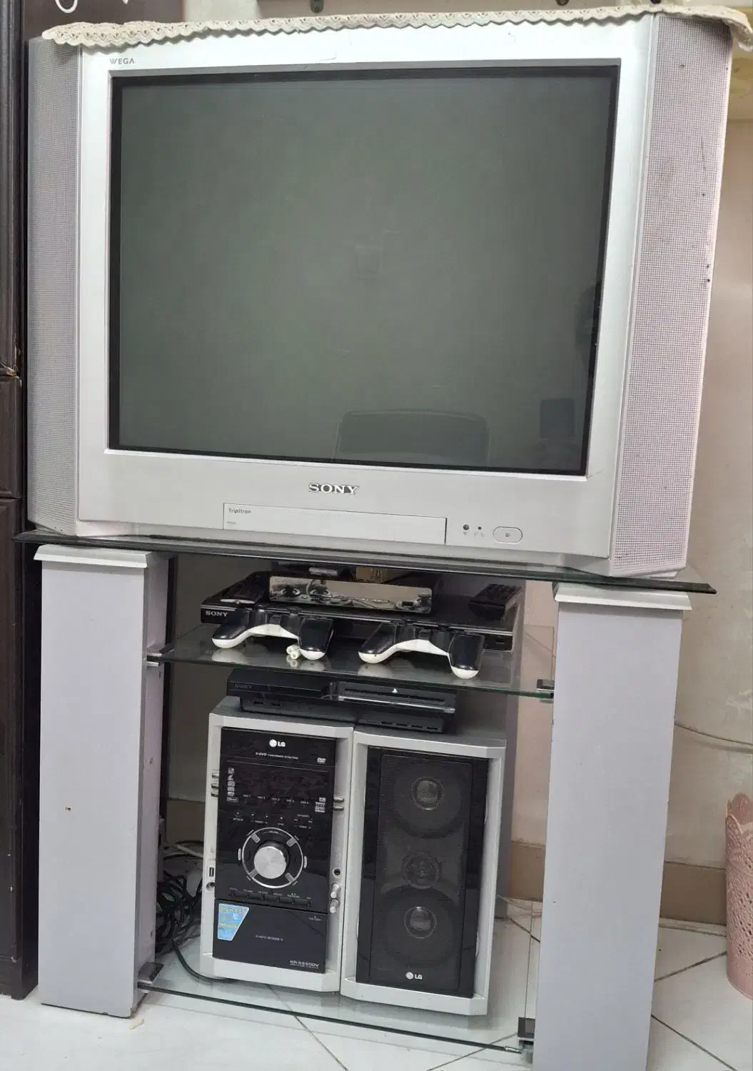 تلوزیون ومیز تلوزیون نقره ای|تلویزیون و پروژکتور|تهران, آهنگ|دیوار