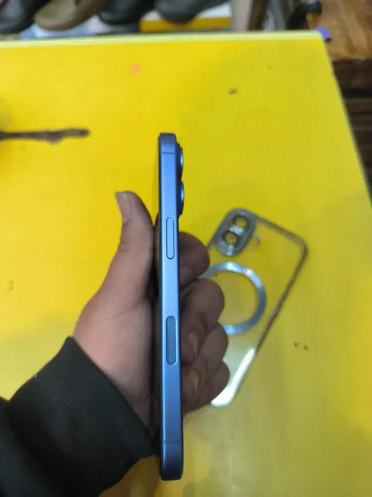 آیفون ۱۶ نرمال|موبایل|مشهد, هفده شهریور|دیوار