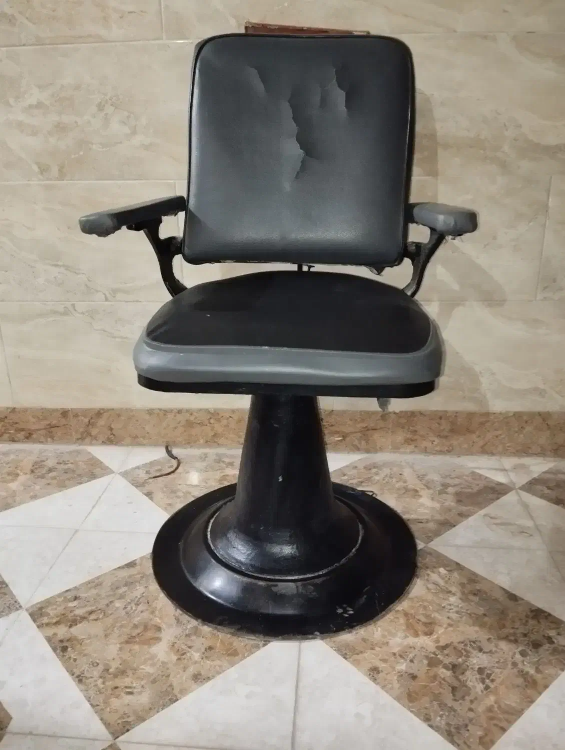 صندلی سالم میباشد|آرایشگاه و سالن‌های زیبایی|میناب, |دیوار