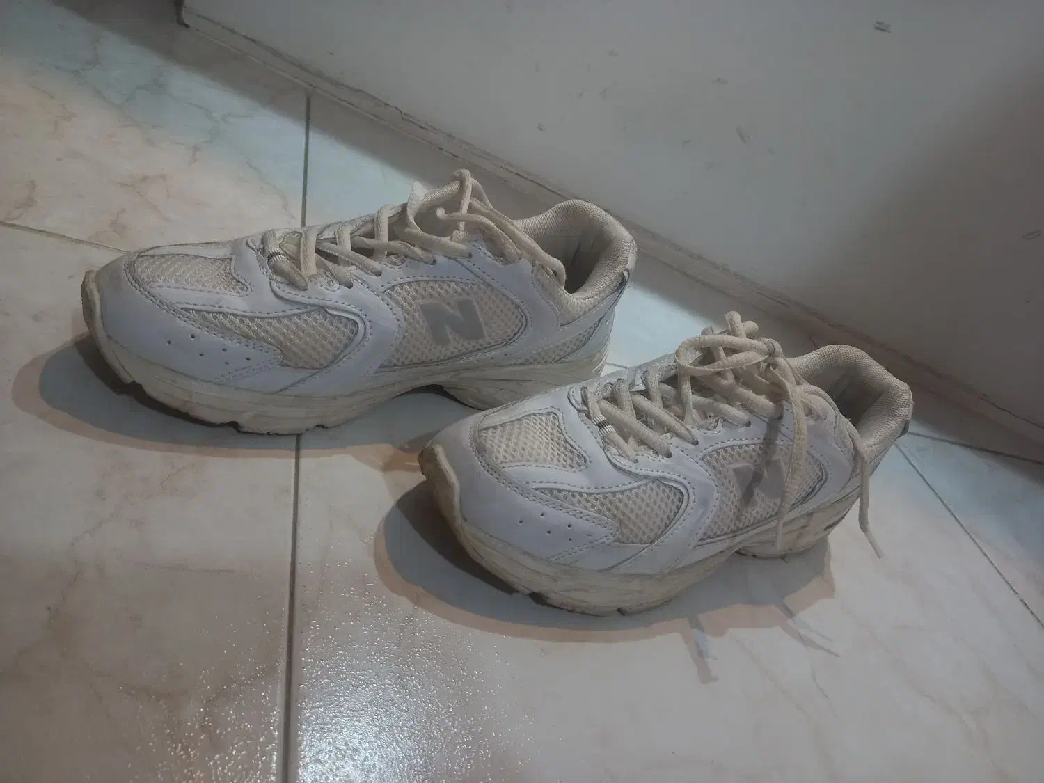 کتانی اسپرت نیوبالانس|کیف، کفش، کمربند|رشت, نخودچر|دیوار