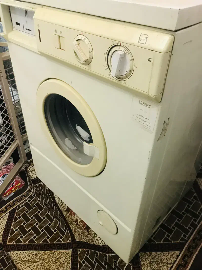 ماشین لباس شویی|ماشین لباسشویی و خشک‌کن لباس|خمینی‌شهر, |دیوار