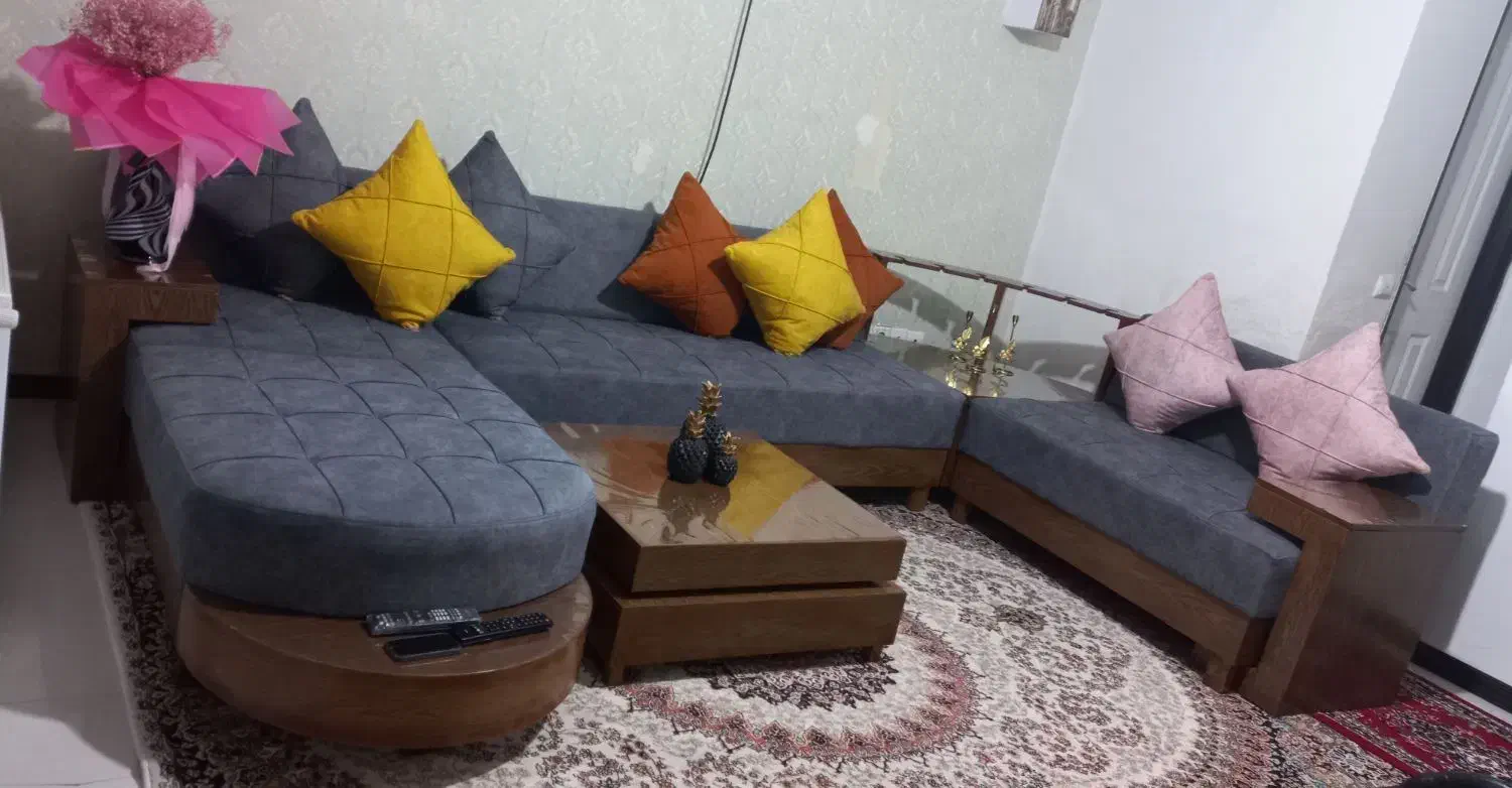 مبل ال راحتی|مبلمان خانگی و میز عسلی|اندیشه, اندیشه فاز ۱|دیوار