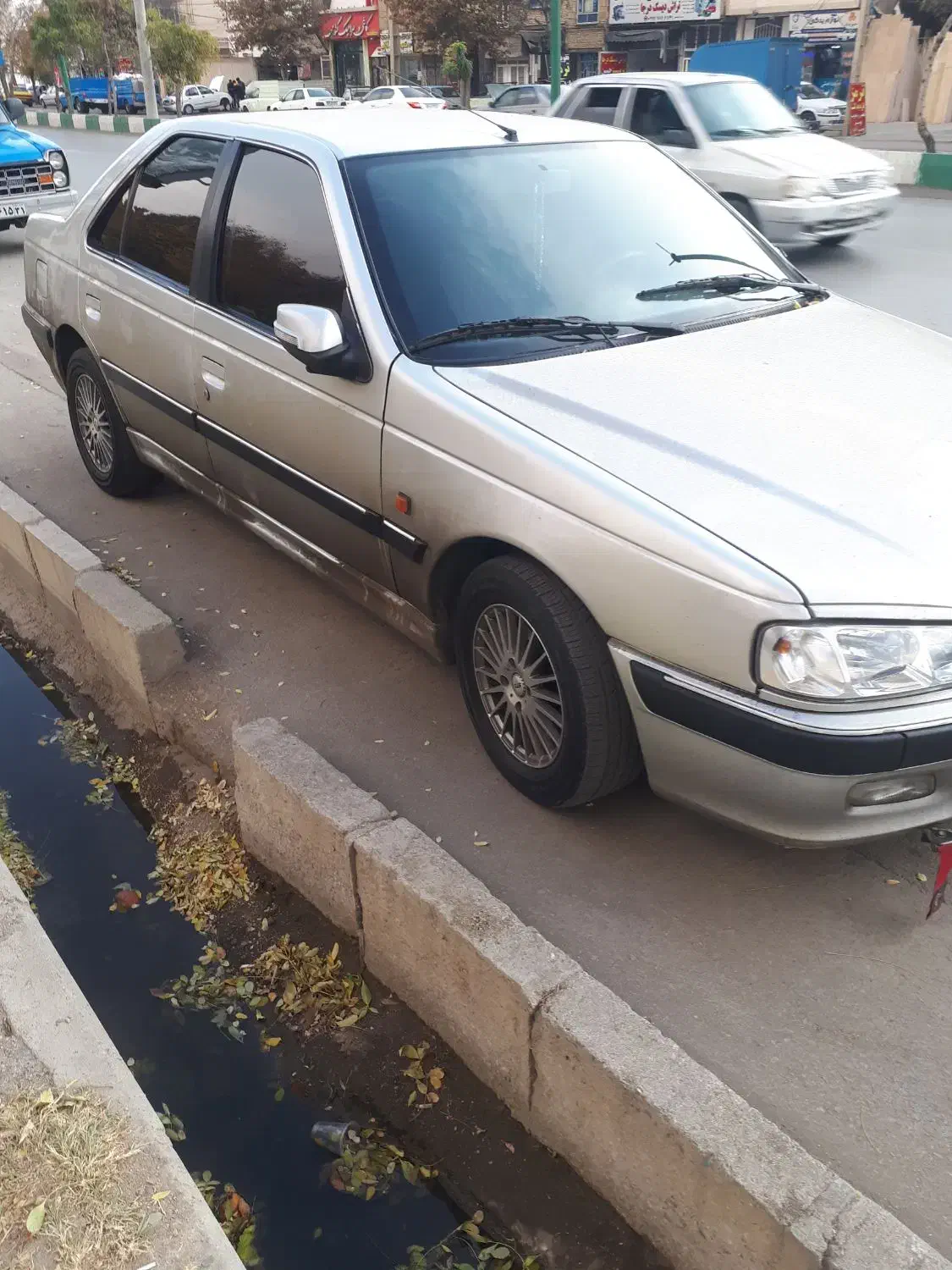 یک دستگاه پژو پارس|خودرو سواری و وانت|بروجرد, |دیوار