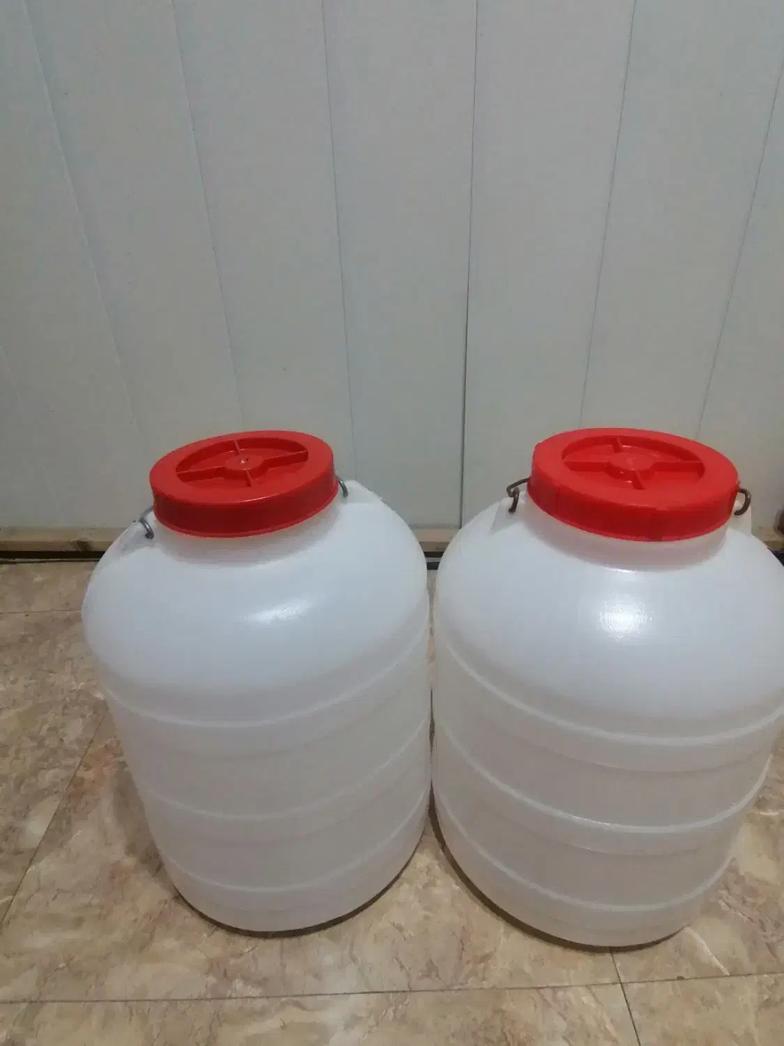 فروش دبه های  37 کیلویی تمیز و شسته شده|ظروف نگهدارنده، پلاستیکی، یک‌بارمصرف|ساری, |دیوار