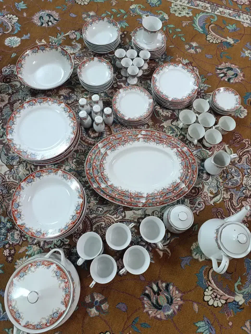 سرویس صبحانه خوری گل قرمز|ظروف سرو و پذیرایی|یزد, |دیوار