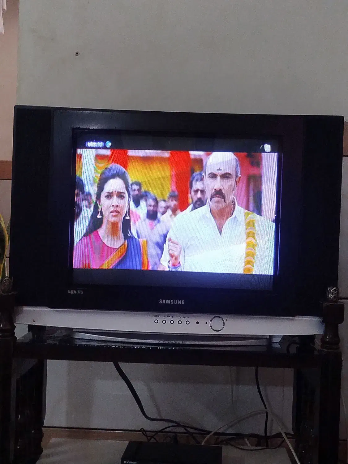 تلویزیون ۲۱ اینچ سامسونگ|تلویزیون و پروژکتور|تویسرکان, |دیوار