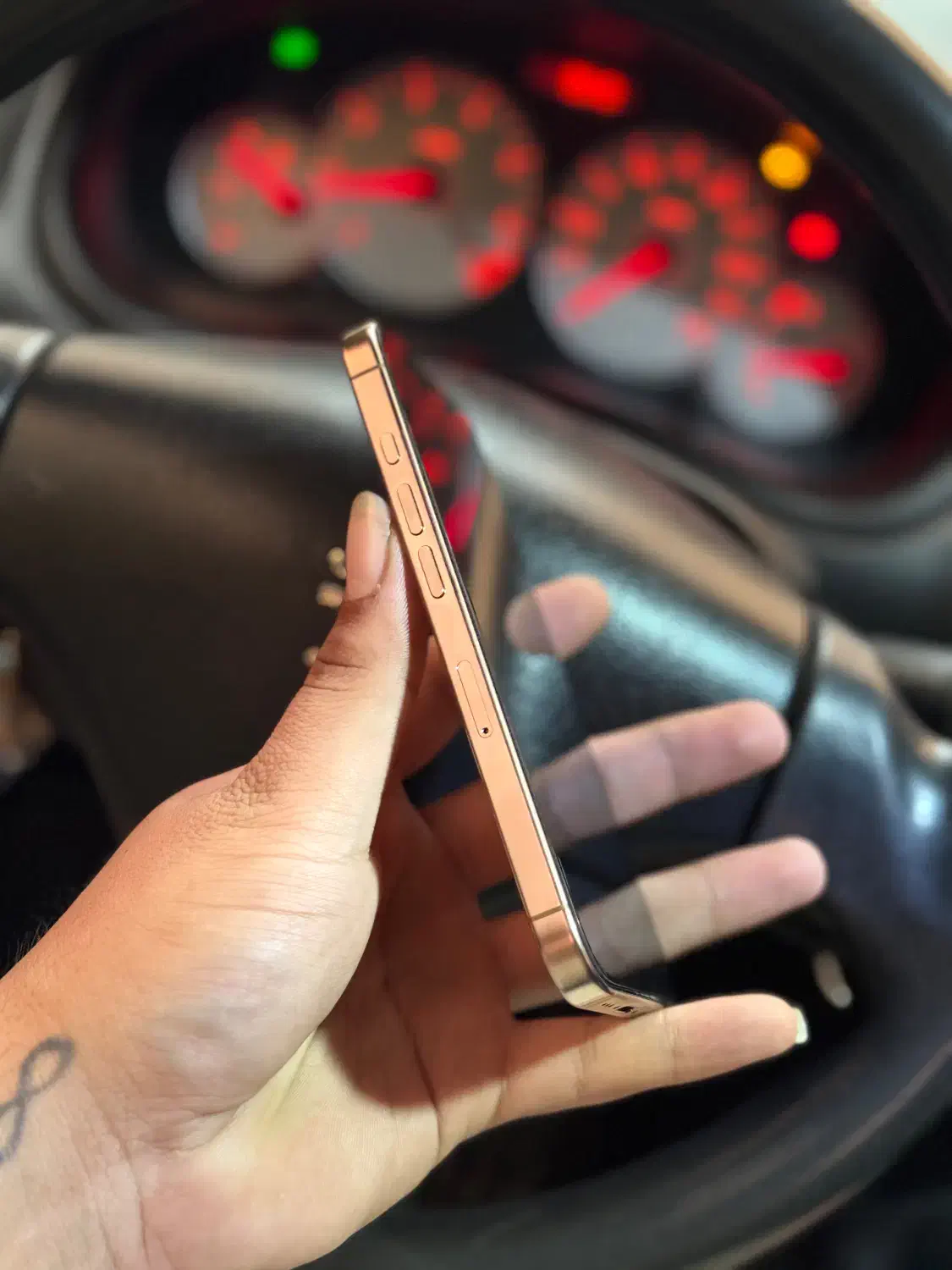 ایفون ۱۶ پرو|موبایل|شیراز, قالیشویی|دیوار